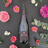 À toutes les mamans, on vous souhaite une joyeuse fête remplie de couleurs de bonheur et de joie.
💐 

#pourtoi #mere #mère #maman #fetedesmeres #fête #festif #fleurs #flowers #fleuriste #couleurs #rose #bouquet #bonheur #champagne #vineyard #rosé #brut #brutrose #bulle #vins #vin