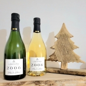 C'est le grand jour ! 

Série limitée ⚠️⚠️⚠️

Nous vous avions parlé d'une future cuvée. Elle est enfin disponible. ✅️ 

Là voici :

Notre Extra-Brut Blanc de Blancs de la Vendange 2006 se décline en bouteille blanche et bouteille verte. 🍾🥂

Il révèlera lors de la dégustation toutes les saveurs d'un grand vin de champagne "vintage" 🍾🥂🍇

Achat disponible seulement par téléphone au :
03 26 80 48 19
Ou à notre accueil :
5 rue des Pressoirs 51260 BETHON - Marne

#2006 #vintage2006 #annee2006 #vintage #champagne 
#extrabrut #champagneextrabrut #extra #blancdeblancs #grandvin #vendange #vendange 2006 #vieuxvin #fete #fête #fetedefindannee #année #noel #noel2022 #christmas #xmas #cadeau #cadeaux #gift #old